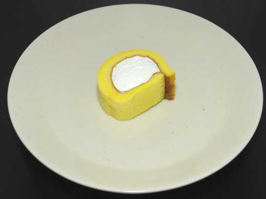 コンビニパンだ_もち食感ロール(すっきりレモンクリーム)【ローソン】_中身02