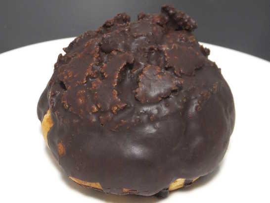 コンビニスイーツだ_チョコミントクッキーシュー【ファミリーマート】中身01